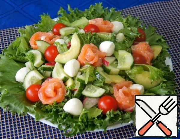 Salad with Avocado, Salmon and Mozzarella Recipe