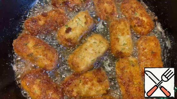 Fry on both sides in vegetable oil.
