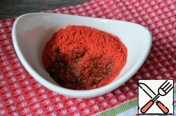 Mix paprika and adzhika.