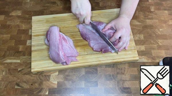 Cut the pork into portions about 1 cm thick (across the fibers).