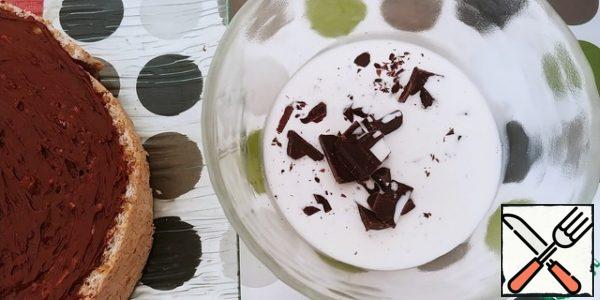 In the microwave, heat 100g of dark chocolate and 100ml of cream, mix thoroughly.