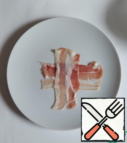 You will need 16 strips of bacon, cut them in half, put one on top of the other in a cross.