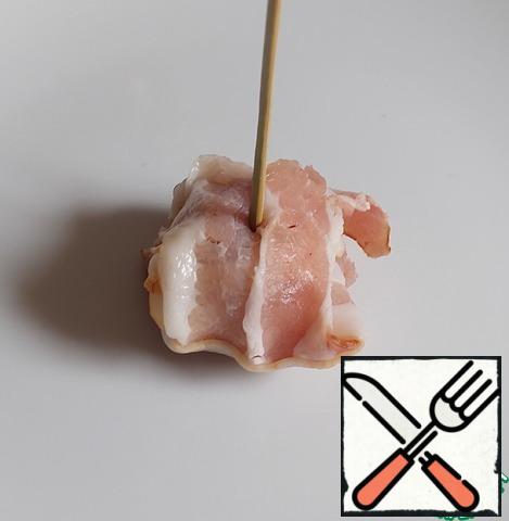 Fasten with a wooden skewer or toothpick.