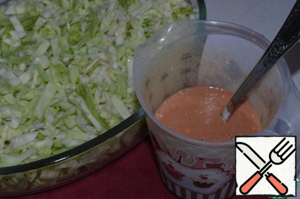 Mix water, tomato paste, yogurt, salt, sugar, pepper and paprika.
Pour this mixture over the cabbage.