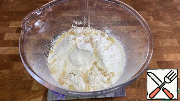 Add the vegetable oil to the flour and mix.