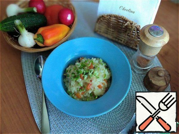It's delicious and healthy!According to my diet, I was offered rice with onions and carrots and boiled chicken fillet for lunch. I made almost a risotto. I did not add chicken boiled fillet in broth to it, I will serve it separately in a piece.