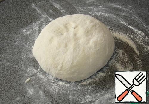 Prepare the pizza dough. Sift the flour, add salt, sugar, yeast and dry thyme. Stir, pour in the oil and water. To make the dough tender, you need to knead it well, at least 10 minutes, give it the warmth of your hands and soul.
Cover with a towel and put in a warm place, let it come up, and then put in the refrigerator for 30 minutes.
The finished dough should be soft, but not stick to your hands.