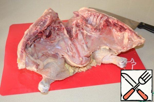 We turn the chicken breast down and cut it along the ridge with a sharp knife or kitchen scissors.
