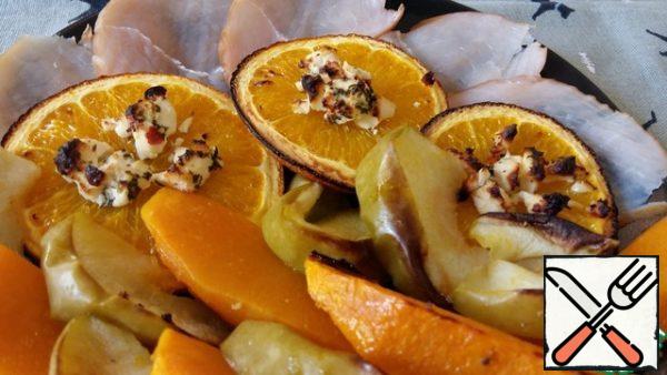 If desired, the snack can be supplemented with a dressing made from a mixture of orange, lemon juice and honey.