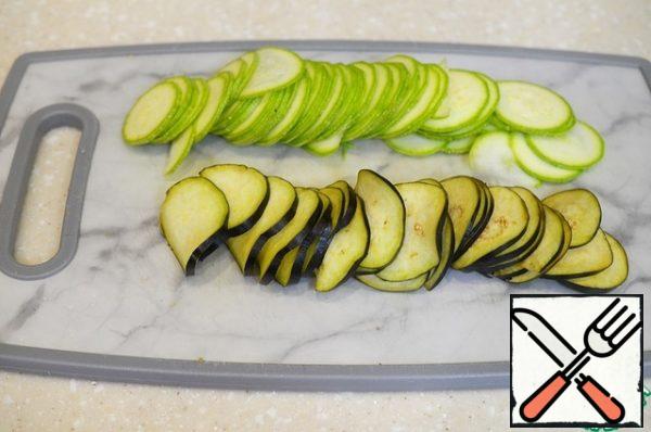 Wash the vegetables and cut them into thin circles.