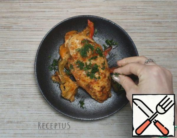 I carefully remove the finished fillet from the oven . Baked chicken breast is served hot to the table, it is easily cut into portions. I usually decorate the chicken with chopped dill .