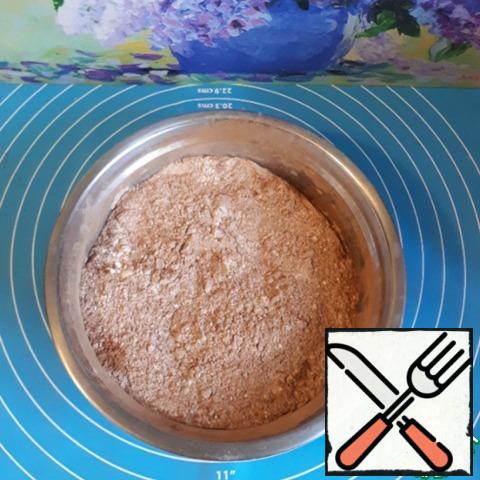Sift the flour with cocoa powder, add baking soda and baking powder.