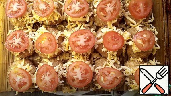 We put cheese and tomato on these balls. We send it to the preheated oven, until ready. My meat balls were baked for 40 minutes. If you have a cheese roll, you can fix it.