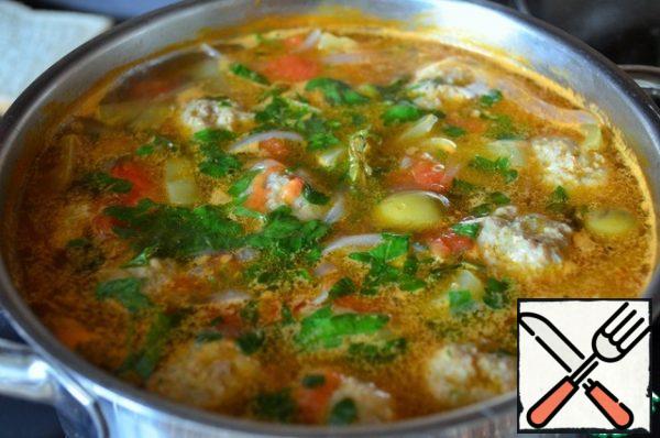 Add the chopped parsley, let it boil and remove from the heat. Close the lid and let it brew for 10 minutes.