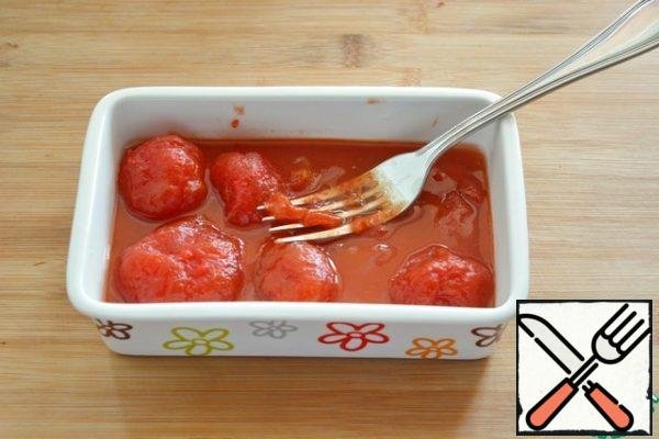 Mash the tomatoes in their own juice with a fork or chop them in a blender