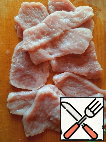 Cut the fillet into small pieces and lightly chop it off.