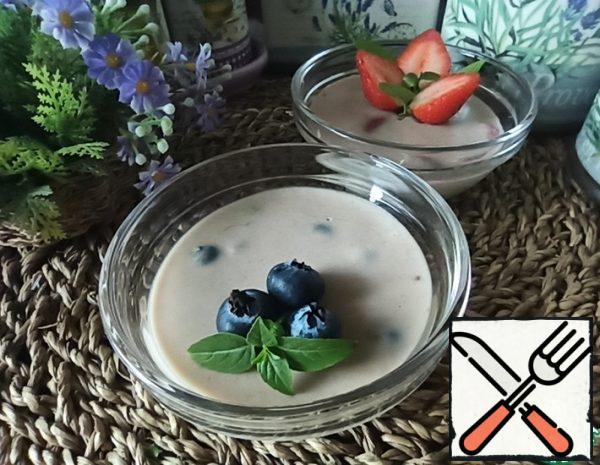 Delicate Chocolate-Banana Dessert with Berries Recipe