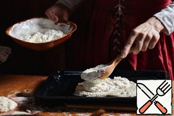 Put a spoonful of cottage cheese filling