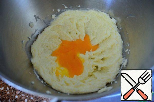 Adding one at a time, enter the yolks, whipping at medium speed.