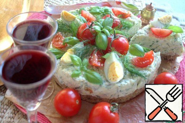 The cake after a night in the refrigerator is ideally divided into portions. We serve it as a snack for drinks.