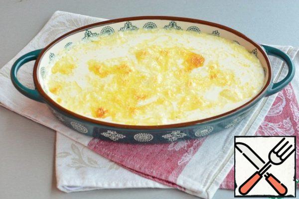 In the process of languishing, the cream is divided into three layers: the
top layer is a crust (foam) of a slightly yellowish color, with oil droplets released.

The middle layer is the melted cream itself, with a fat content of about 55-60%

And the bottom layer is buttermilk or skimmed cream.