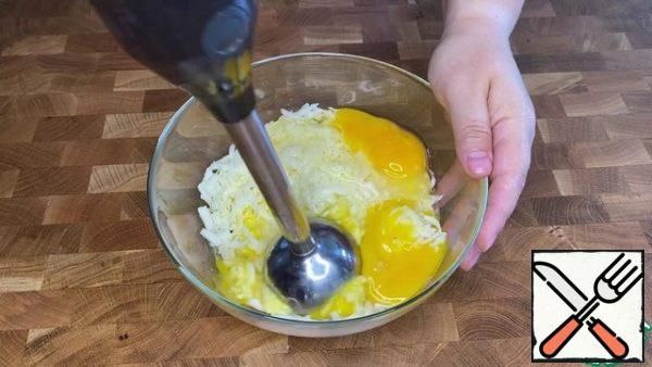Grate the cheese, add the eggs and grind with an immersion blender.