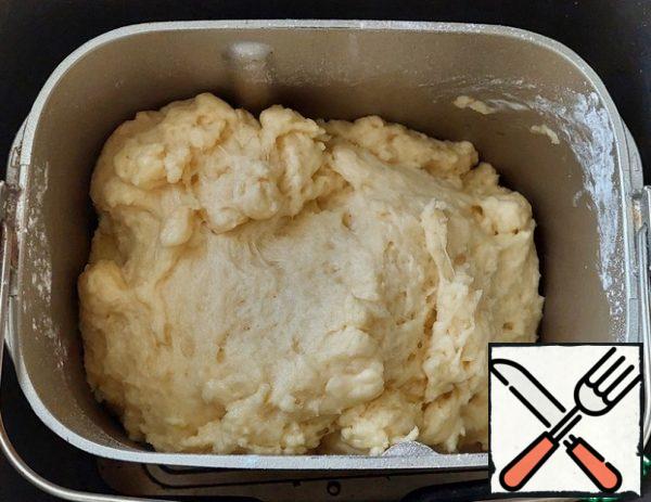 Leave the dough to increase in volume for 30 minutes.