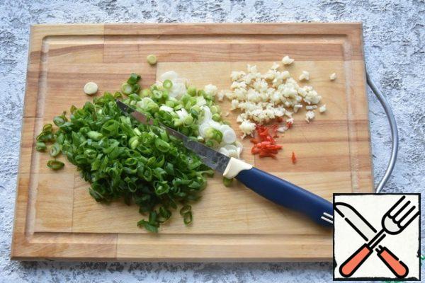 Chop the green onions. Chop the garlic and hot red pepper.