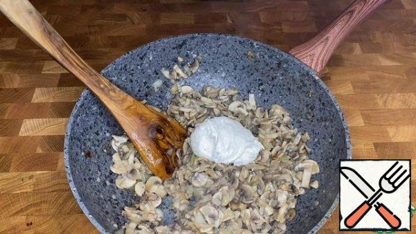 Add this mixture to the hot mushrooms.