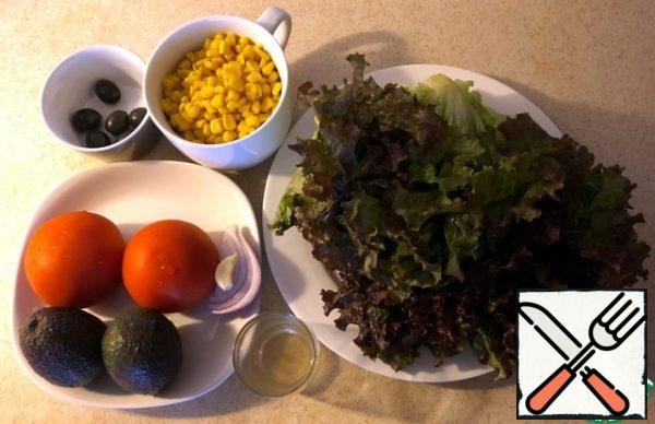 I wash tomatoes, lettuce leaves and avocado.