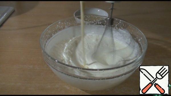Beat the cold cream with a mixer until the first peaks, then gradually pour in the condensed milk, continuing to beat, add vanilla sugar. The amount of condensed milk I wrote is approximate, try it, maybe you will need more or less.
