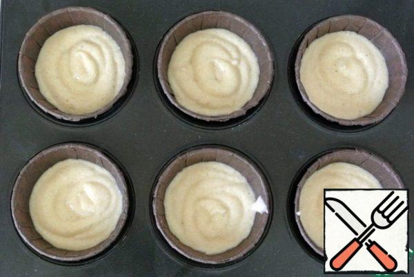 Put the dough in 7 molds for 45 grams.