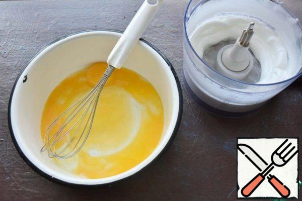 Separate the yolks from the whites. Beat the egg whites to a stable foam together with a pinch of salt.