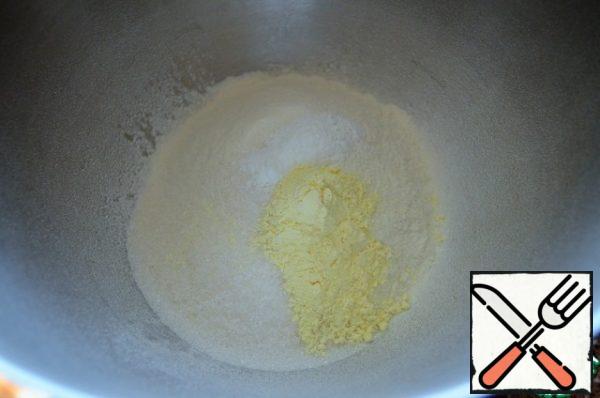 Turn on the oven to warm up.
In the bowl of the combine, mix the sifted flour, vanilla, sugar, salt and baking powder.