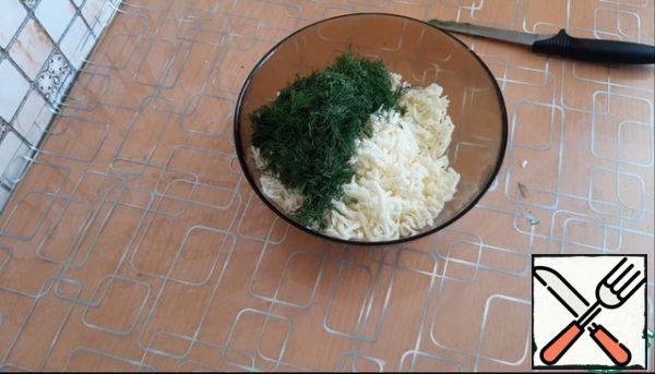 Cut the dill. And add it to the cottage cheese and cheese.