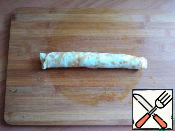 We twist it into a very tight roll. From the amount of this dough, I baked 2 pancakes D-24 cm.