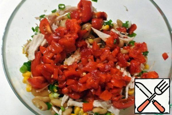 Add to the salad bowl. Mix all the products carefully, add salt and pepper. You can fill it with mayonnaise.