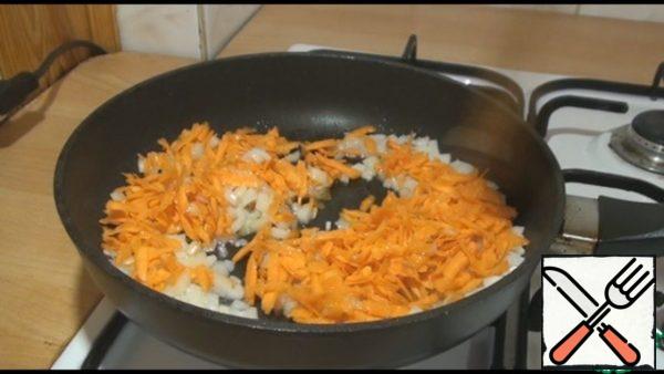 Add the carrots, fry for another 5 minutes.