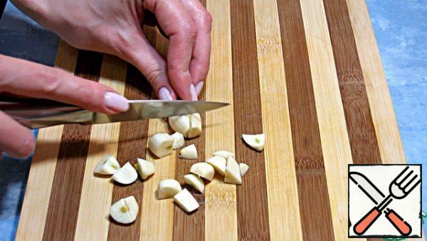 Coarsely chop the garlic.