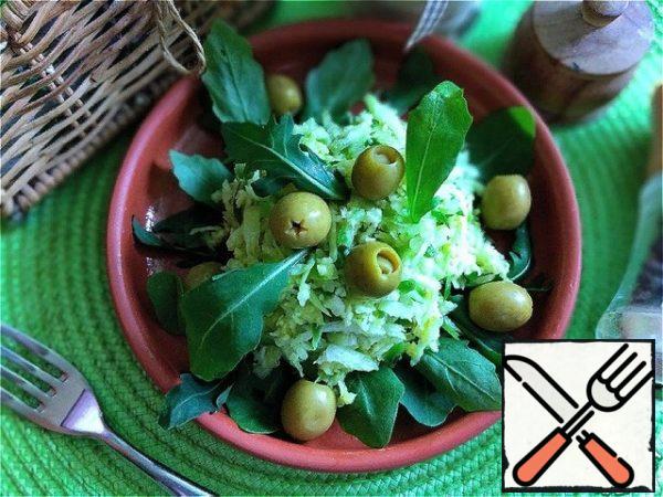 We serve it beautifully. We put arugula leaves on the bottom, grated radish on them and add olives. I have it with anchovies.