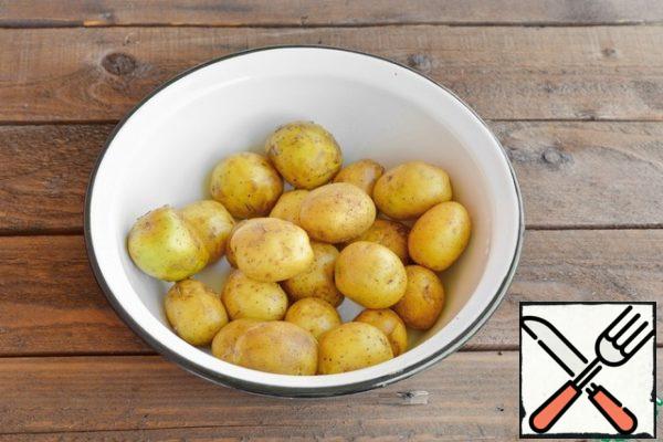 Wash the new potatoes thoroughly with a brush