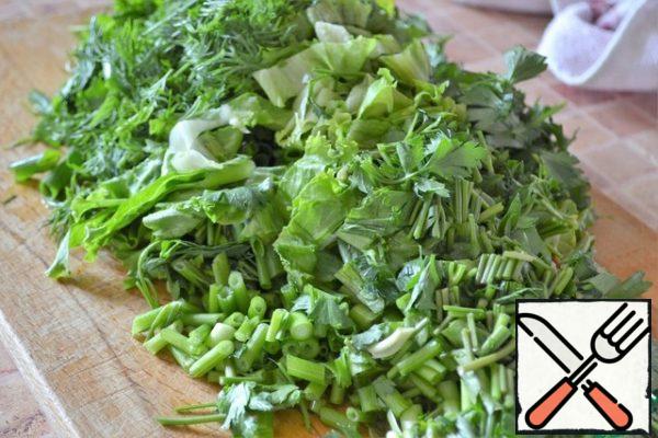 Finely chop the onion, parsley, dill and lettuce. Add to the tomatoes and mix.