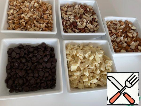 We prepare five types of fillings: nuts and chocolate are cut with a knife into separate containers.