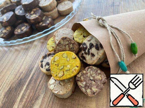 From this number of ingredients, 73 cookies turned out. The filling and its quantity are given conditionally. You can use absolutely any additives, dried fruits, poppy seeds, citrus zest. Here it is a matter of taste and imagination. 