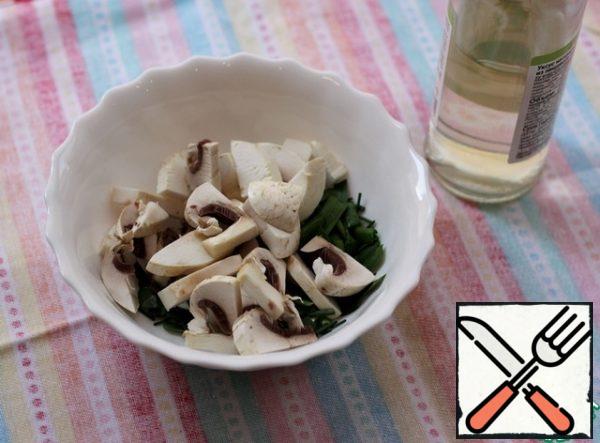 Put the mushrooms and onions in a bowl, add a teaspoon of balsamic vinegar and let it stand for literally five minutes. I added rice vinegar for sushi, it turned out very well.