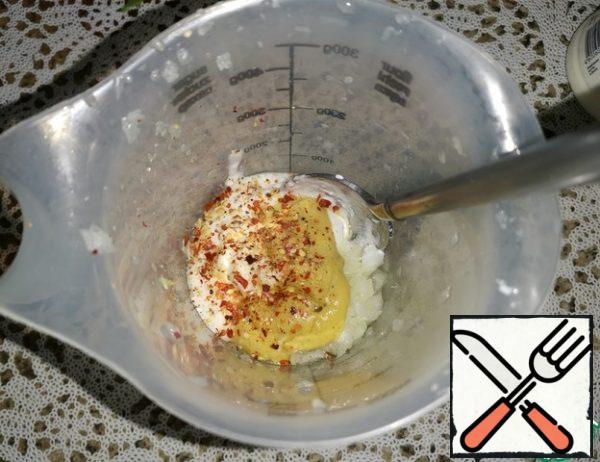 Chop the onion with a blender. Add mustard, salt, pepper mixture, chili pepper, lemon juice, yogurt to it and mix.