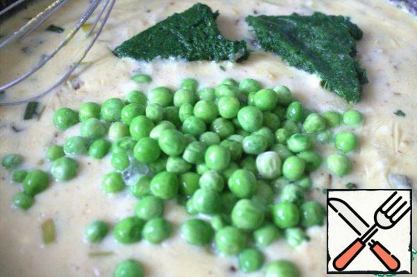 I added fresh peas and frozen spinach to the thickened sauce. If the sauce is too thick, add a decoction of vegetables.