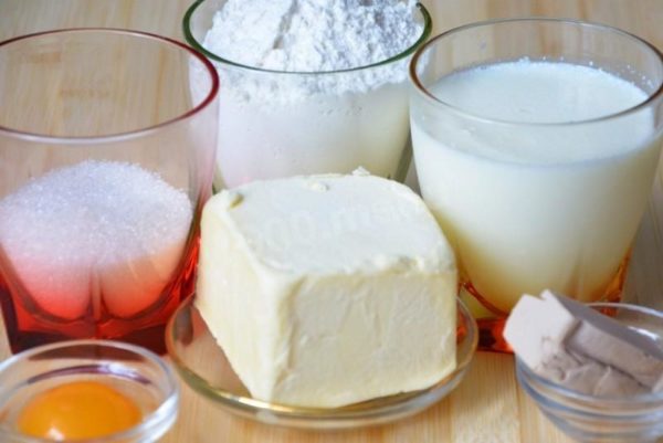 Prepare all the necessary ingredients for the dough.


