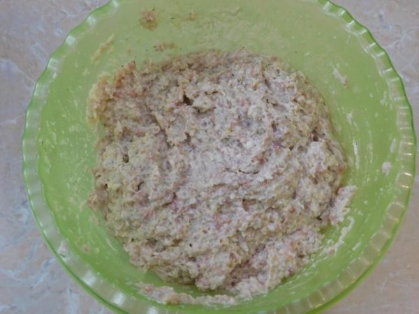 Beat the prepared cutlet mixture by lifting and throwing it back into the bowl. The cutlet mixture should have a viscous consistency, ensuring they are soft and tender while maintaining enough density to hold their shape during frying. Optionally, you can add an egg, but it may result in a firmer texture.


