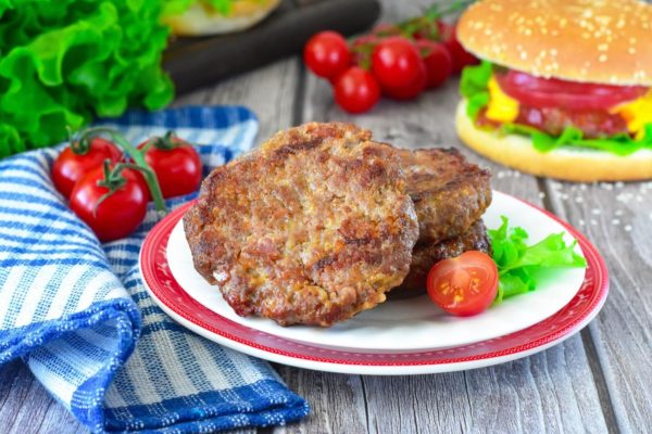 Serve the cutlets with any side dish or transform them into delicious homemade burgers. Assemble the burgers by placing 1-2 lettuce leaves on the bottom bun, adding the beef patty on top, pouring ketchup and mustard, and layering with tomato slices and pickled cucumber. Complete with the other half of the bun. Serve the homemade burgers immediately. Enjoy your meal!
